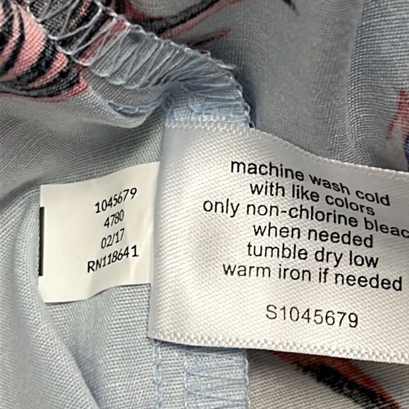 Lane Bryant Pastel Blue Floral Asymmetrical V-Neck Top with Back Zipper- Size 16 - Picture 15 of 15